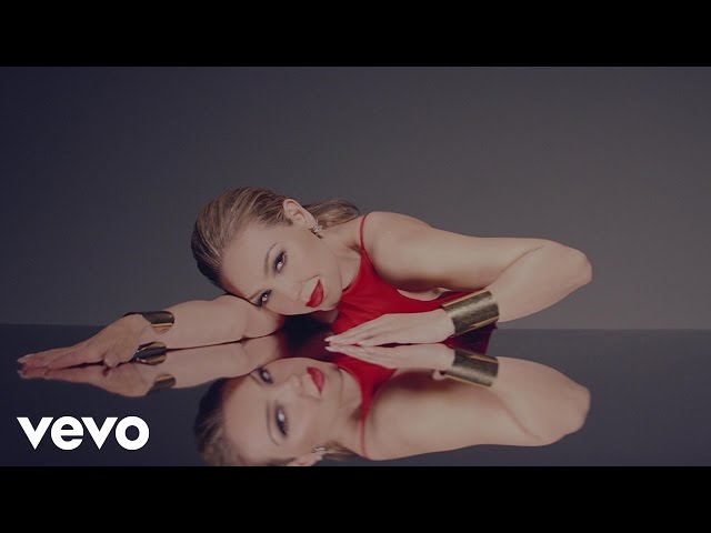 Thalia - Solo Parecía Amor (Official Video)