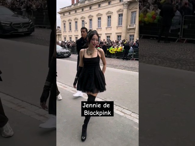 #Jennie de #blackpink  Penélope Cruz y más celebs en el desfile de Chanel #parisfashionweek
