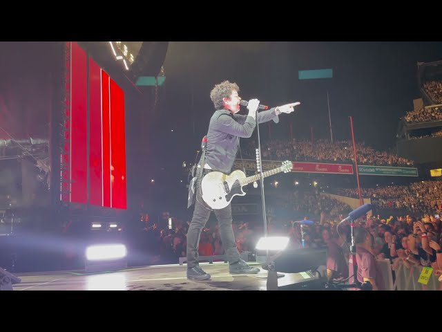 green day - american idiot / holiday / know your enemy [live]