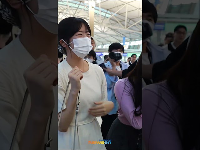 나는 강아지♬ 안댕댕 유지니 #안유진 #아이브 #출국 #IVE #ANYUJIN #Newsen