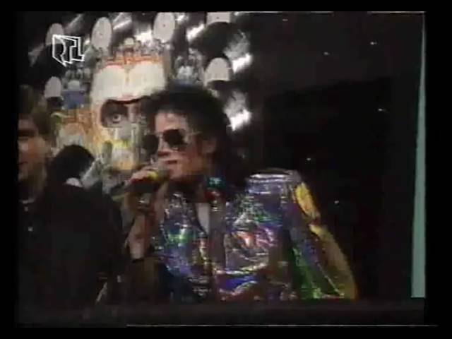 Michael Jackson - Award: 50 mil sold with only 4 albums!!! 1992