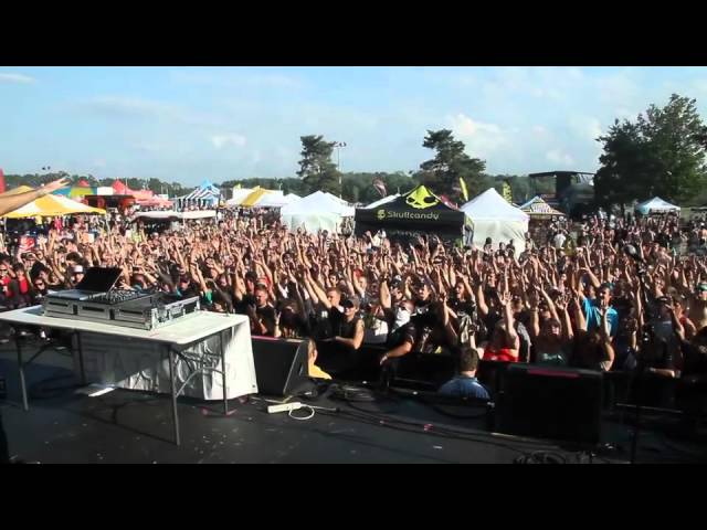 Big Chocolate plays Collab w/Budo live at Warped Tour in Darien, NY