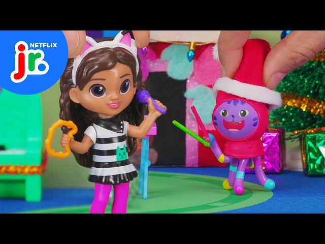 Holiday Fun in the Dollhouse! 🎄 30 Minute Toy Play Compilation | Gabby's Dollhouse | Netflix Jr