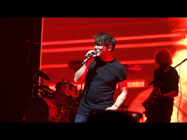 a-ha play Hunting High And Low Live (2019) - 20 - The Living Daylights