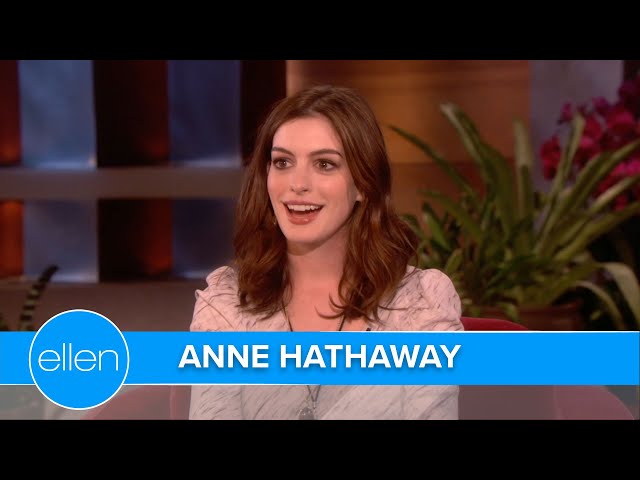 Anne Hathaway Surprise Appearance (Season 7)