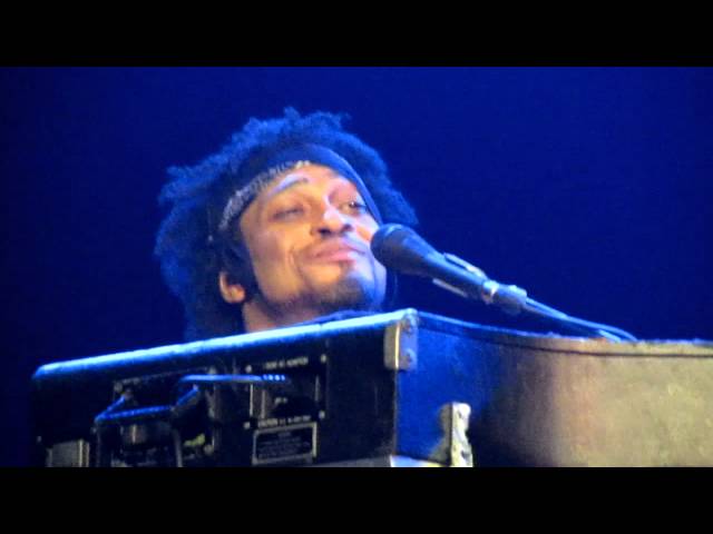D'Angelo - UNTITLED / How Does It Feel? (Live at Brixton Academy, 3rd February 2012)