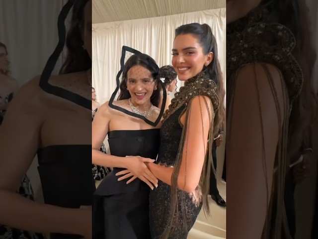 Rosalía y Kendall Jenner son besties en la #metgala