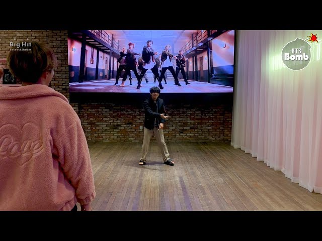 [BANGTAN BOMB] V dances ‘MIC Drop’ @ BTS POP-UP : HOUSE OF BTS - BTS (방탄소년단)