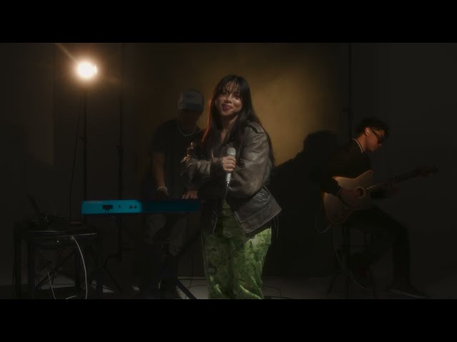 thuy - dumb luck (live performance)