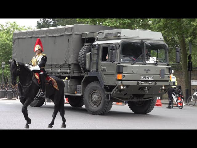 British Army at Trooping The Colour (and lots of police) 🇬🇧