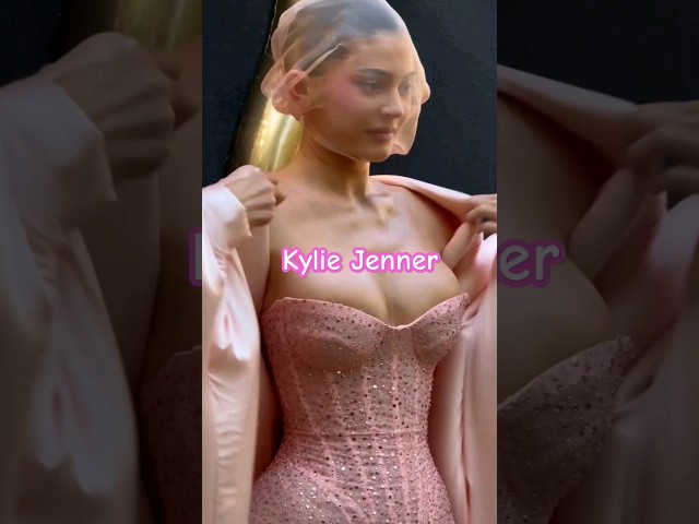 #kyliejennerstyle domina el corset