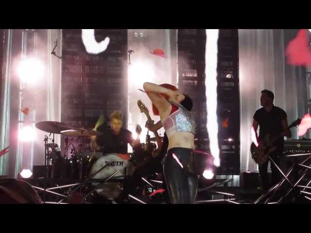 Paramore - Interlude: Moving On / Still Into You Live in The Woodlands, Texas
