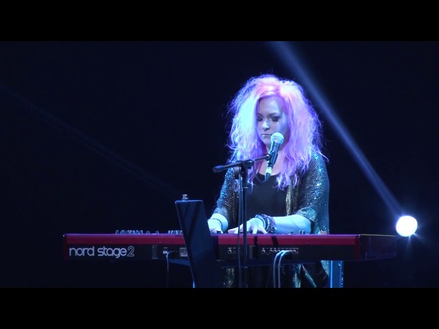 Jen Armstrong - Performing 'This Time' live in China!