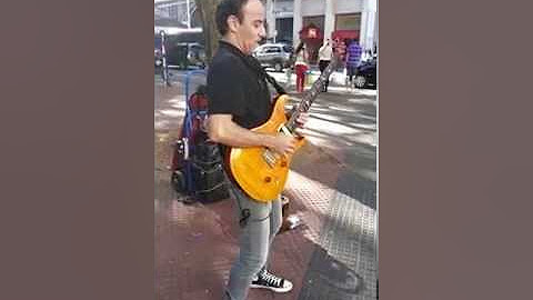 Street Guitarrist