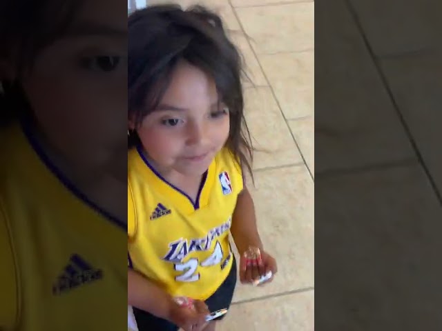 Little Girl With Long Nails Hilariously Tries To Pick Up a Coin in Texas