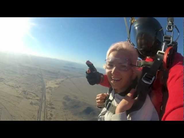 Head In The Clouds - SKYDIVING! (Jen Armstrong)