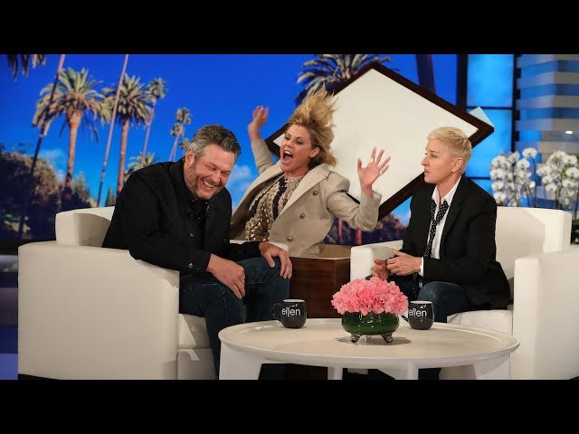 Blake Shelton Gets a Scare from Julie Bowen