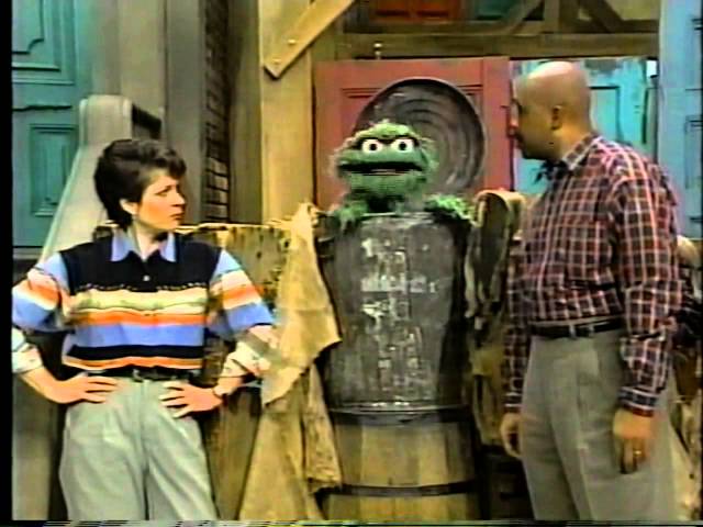 Sesame Street - Linda Loses Barkley