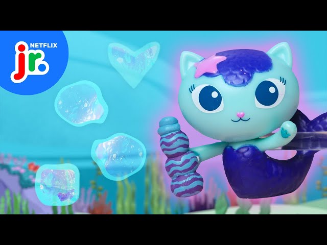 Catch No Trouble Bubbles with MerCat! 🫧 Gabby's Dollhouse Toy Play | Netflix Jr