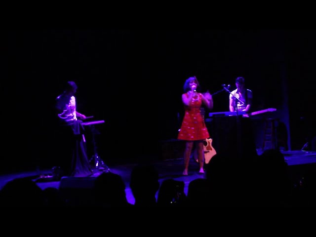 melanie martinez - cry baby [live] [1080p re-upload]