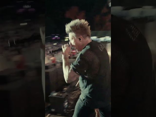 Papa Roach - No Apologies Live at AFTERSHOCK