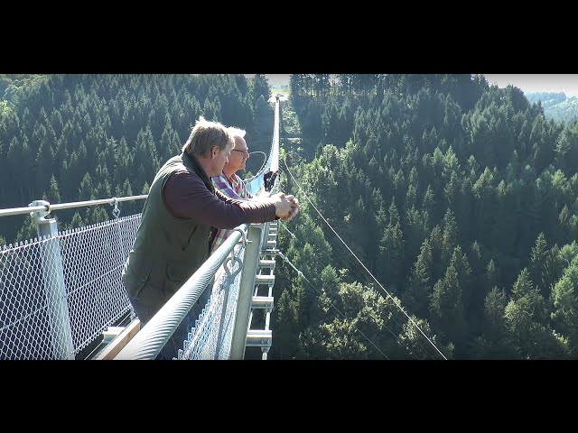 01.10.2015   Das Tal unterhalb der Hängeseilbrücke. Träume wurden wahr. Menschenmassen