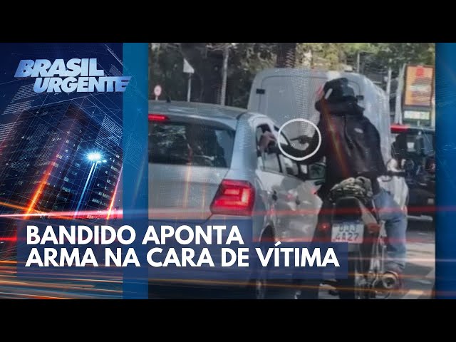 Bandido aponta arma na cara de vítima em assalto em Moema | Brasil Urgente