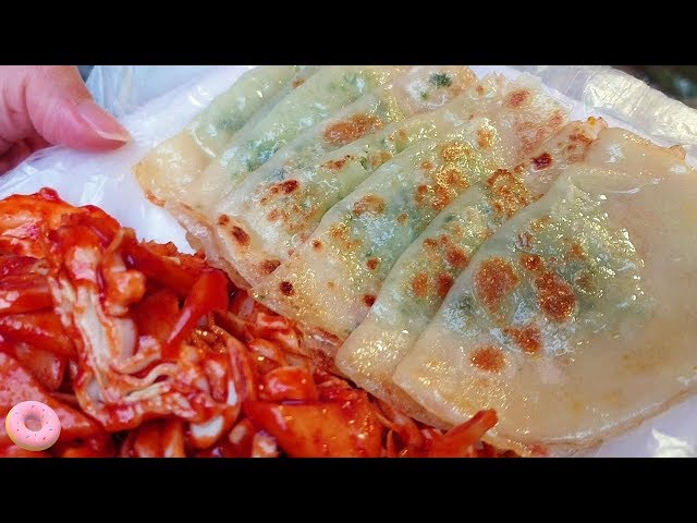 If you don't eat Flat dumplings when you come to Busan, you will regret it - Korea street food