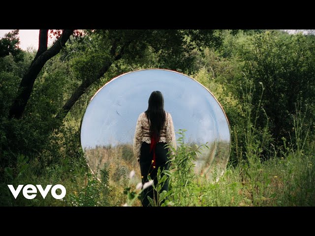 Sarah Kinsley - Last Time We Never Meet Again (Official Music Video)