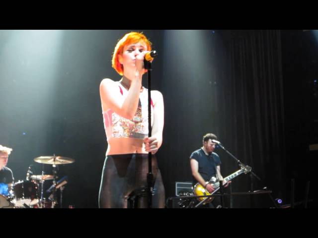 Paramore - In The Mourning (With Part of Fleetwood Mac's "Landslide") Live in The Woodlands, Texas