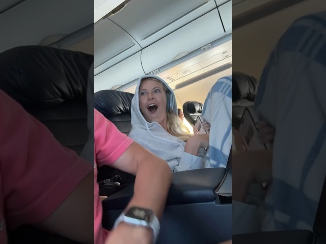 Sending my Fiance a spicy text on the plane 🤣