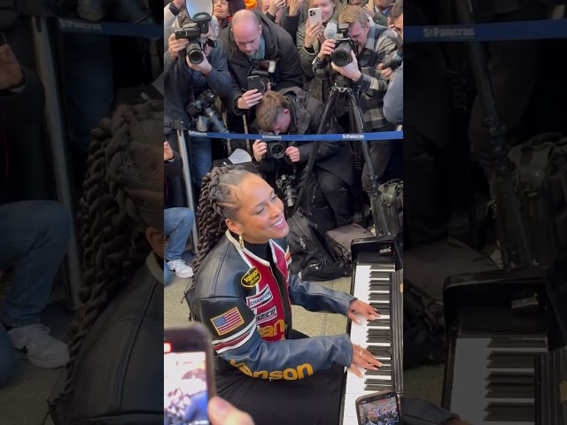 Alicia Keys Surprises Passengers With Performance in London Train Station