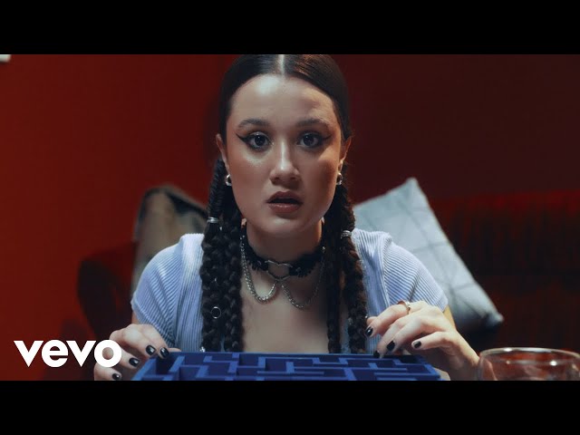Joaquina - escapar de mi (Official Video)