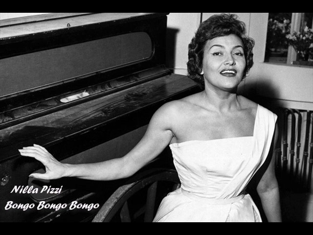 Nilla Pizzi e Luciano Benevene - Bongo Bongo Bongo 1947 HQ