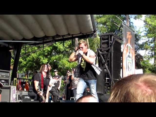 Fozzy - God Pounds His Nails at Rockstar Energy Drink Uproar Festival 2012