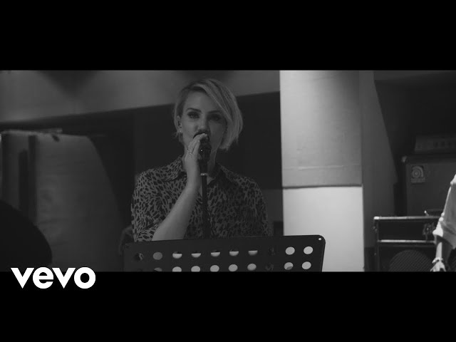 Claire Richards - On My Own (Acoustic Video)