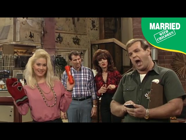 The Bundys Hire An Exterminator | Married With Children