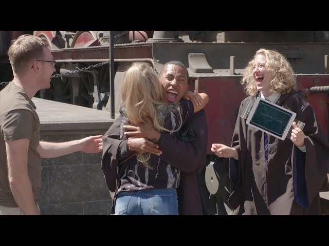 Kalen Plays New Harry Potter 'Heads Up!' Deck at The Wizarding World of Harry Potter