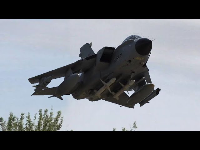 Low flying Tornado fighter jet soars over RIAT! 🇩🇪