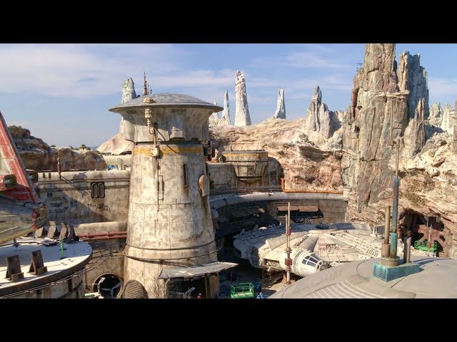 Star Wars: Galaxy’s Edge Sneak Peek with the Cast of Raven’s Home | WDW Best Day Ever