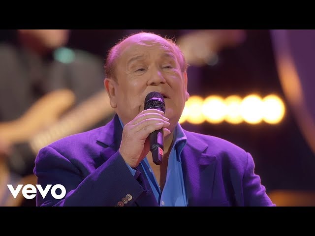 Leo Dan - La Niña Está Triste (En Vivo) ft. Jesús "Tuti" Martínez