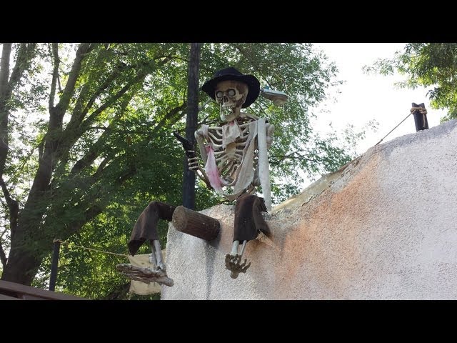 Setting Up The Halloween Western Ghost Town Display: Part 4
