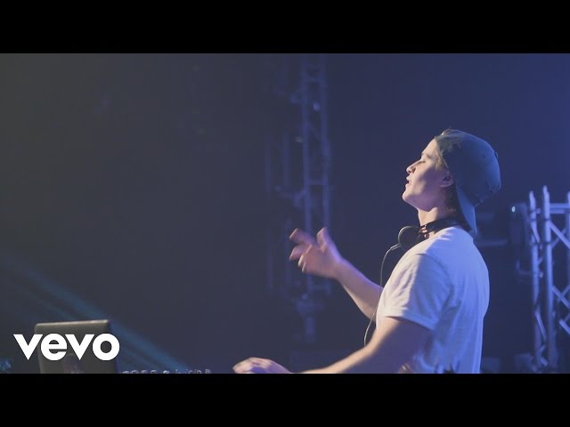 Kygo - Firestone ft. Conrad Sewell (Official Lyric Video)