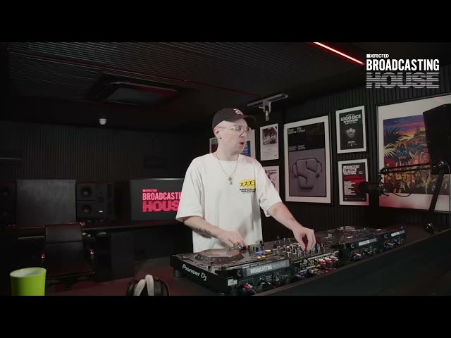 Melé is playing “Todo Empezo” by Unidos at The Defected Records' Broadcasting House