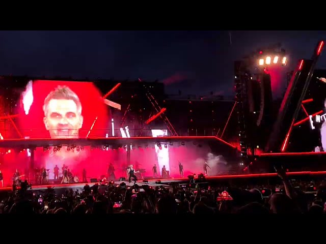 Robbie Williams ☆ Opening ☆ Let Me Entertain You ☆ 27.08.2022 Munich