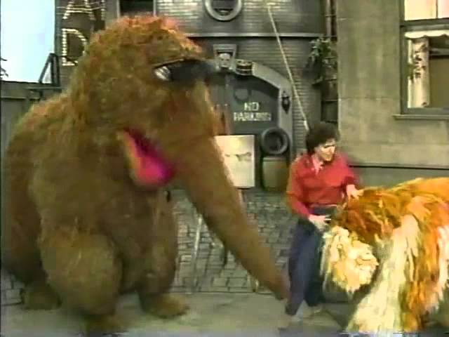 Classic Sesame Street: Snuffy Walks Barkley (1988)
