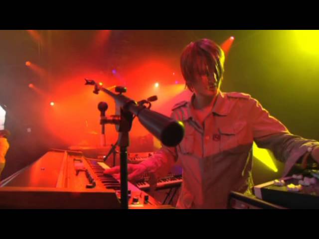 Röyksopp - Don't Give Up (Live @ Glastonbury 2003) pt. 3 of 5