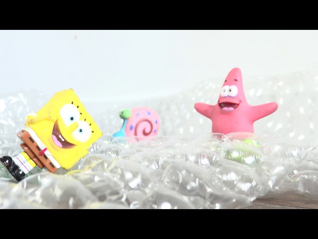 Spongebob Toys Playing with Bubble Wrap!!!