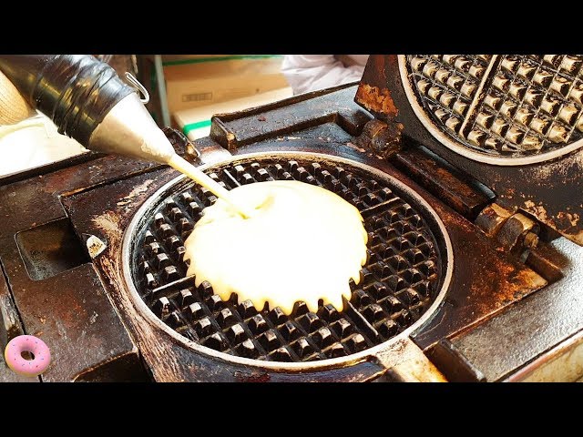 Sweet and Crunch waffle with whipped cream - Korean street food
