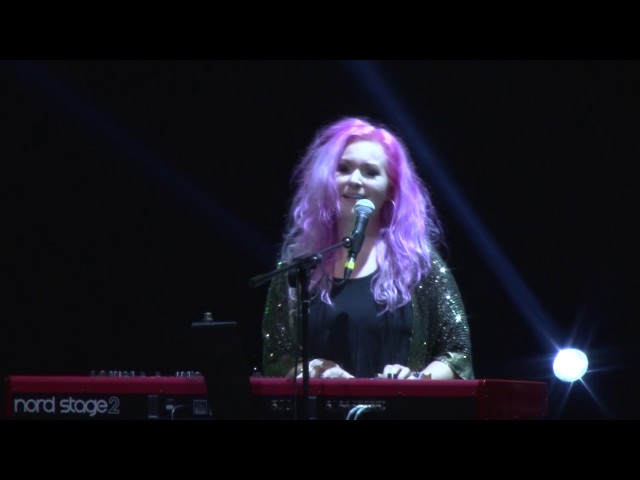 Jen Armstrong - Performing 'The Core' live in China!